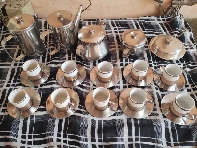 CONJUNTO CHÁ E CAFÉ WOLFF EM PORCELANA E AÇO INOX 