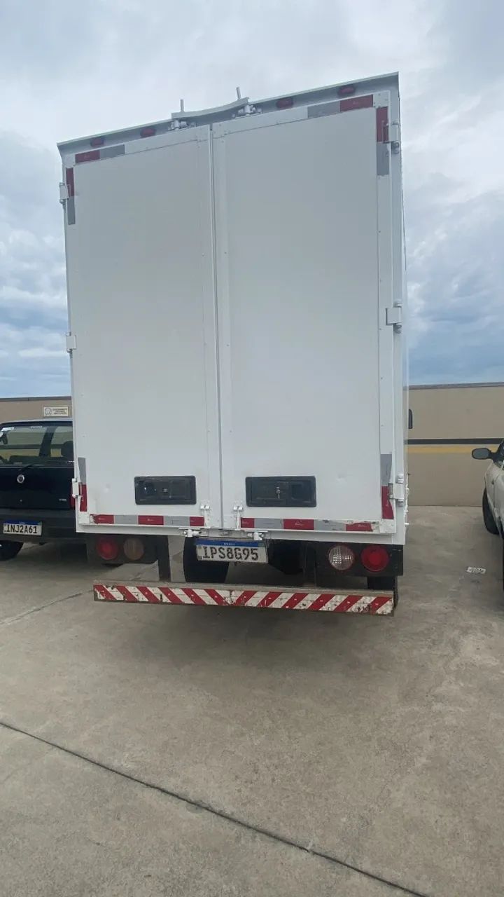 caminhao HR 2009 motor novo sem bau - Foto 5