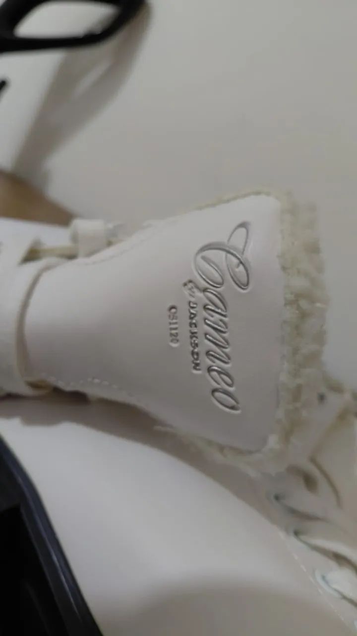 Patins de Gelo feminino tamanho 34 BR - Foto 2