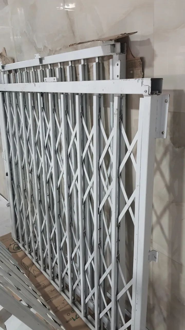 Grades pantográficas brancas - 3 unidades - Foto 2