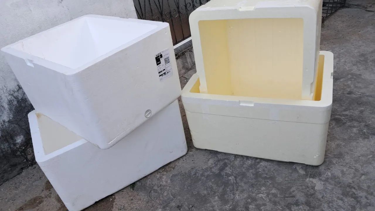Caixas de isopor 120 litros vem com o dreno de escorrer a água  - Foto 3