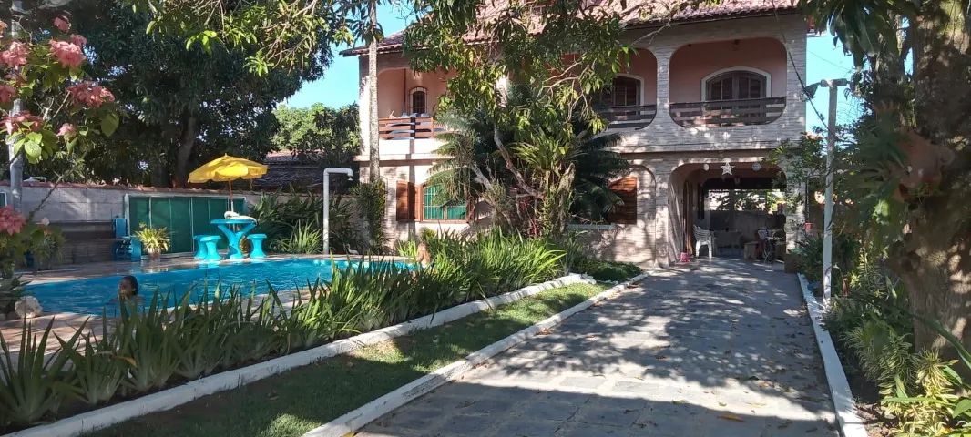 Aluguel de Casa com Piscina e Campo de Futebol