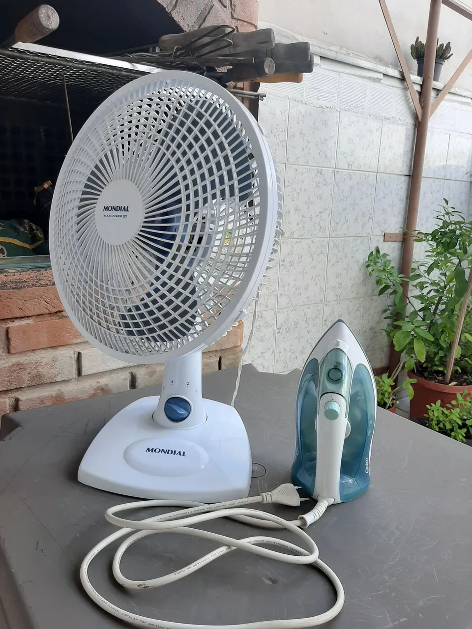 Ventilador de Mesa + ferro de passar