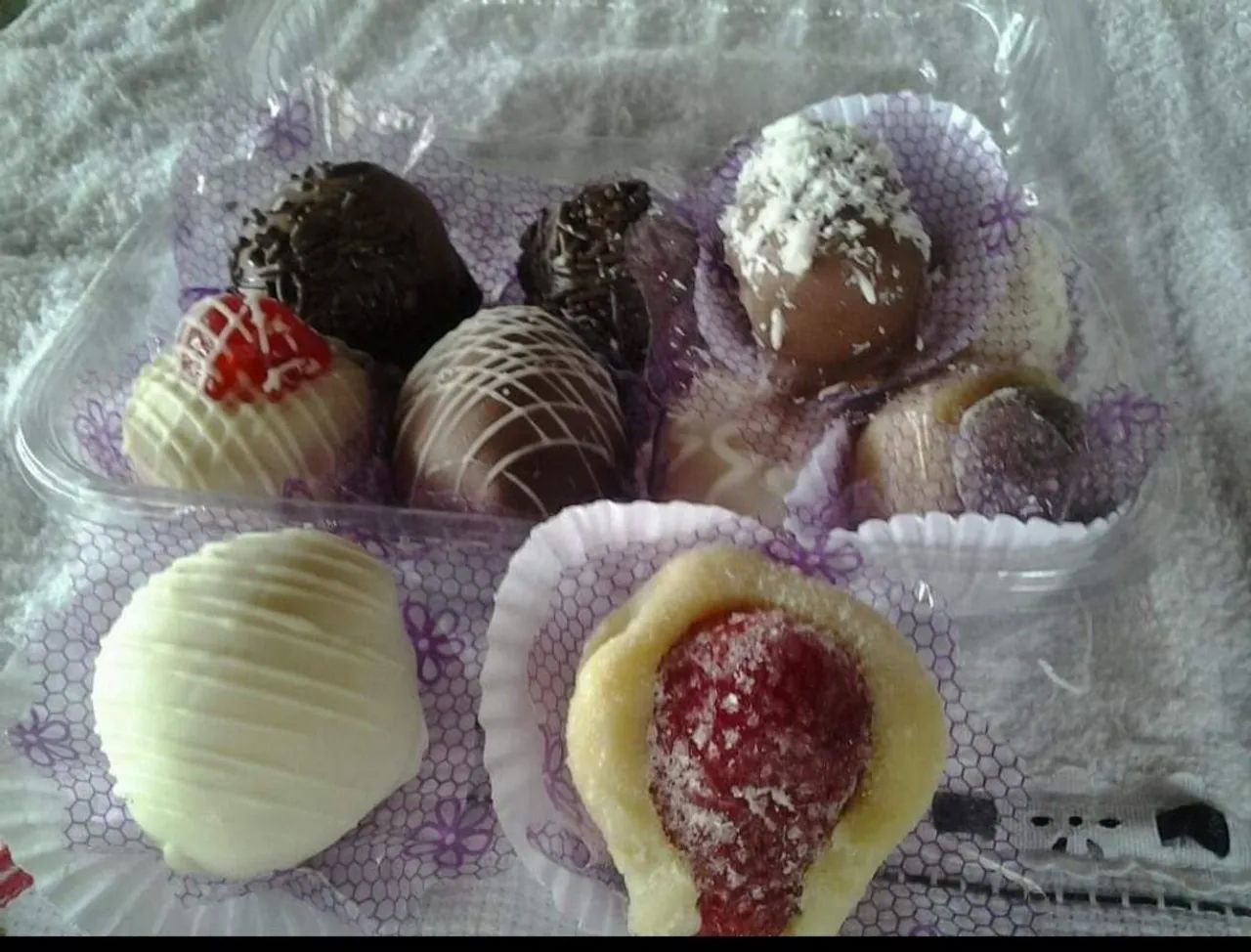 Doces, bolos de pote e pães de mel.