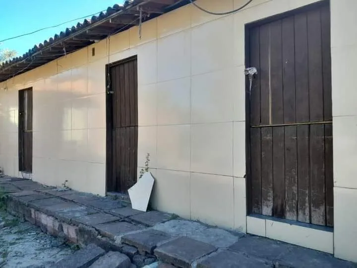 Alugo casa 250,00 mensal