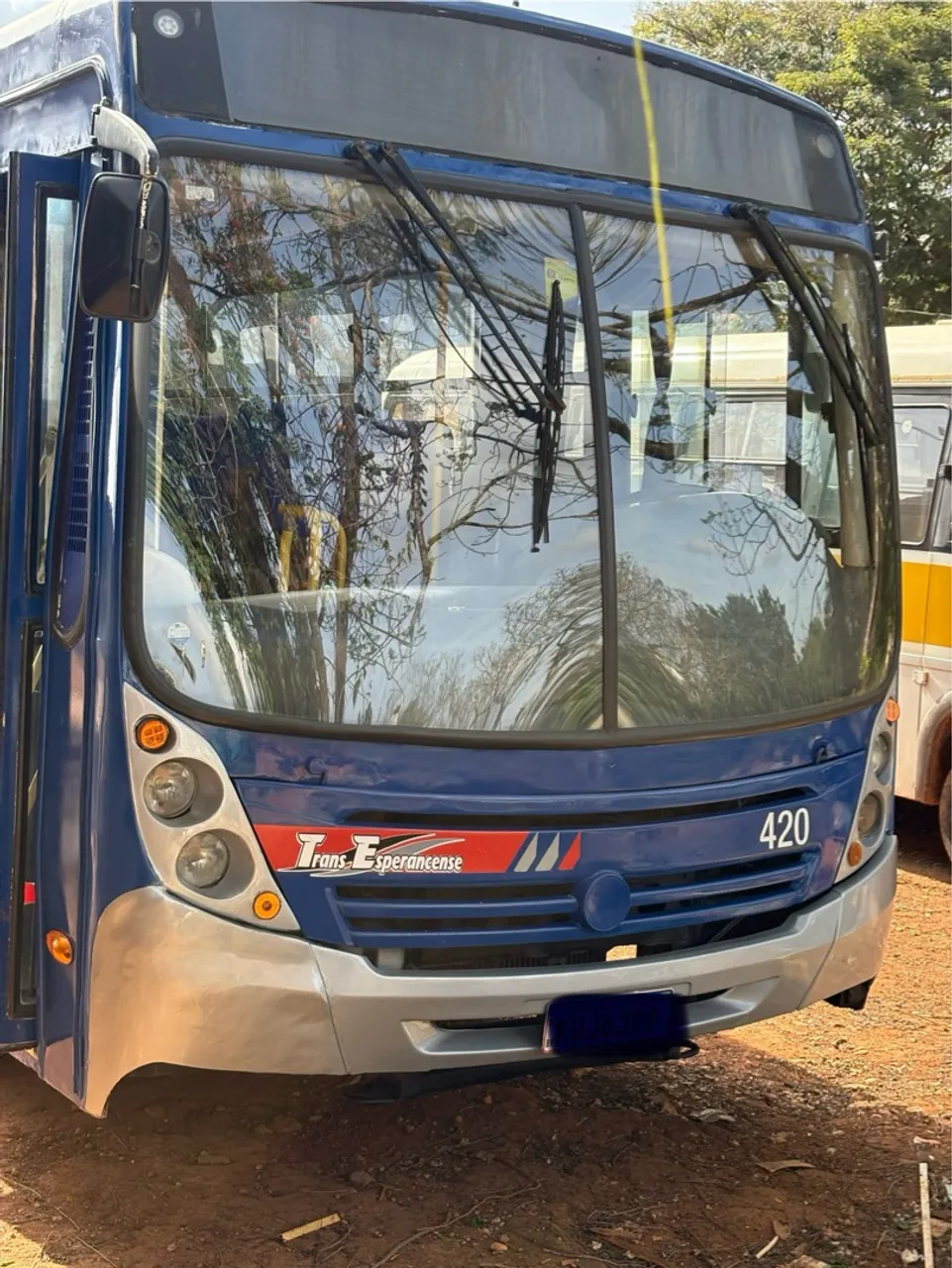 Ônibus curto, 40 poltronas reclináveis, MB1418, 06 pneus novos!