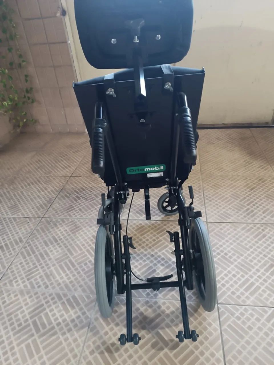 Cadeira de rodas especial ortomobill novinha - Foto 5