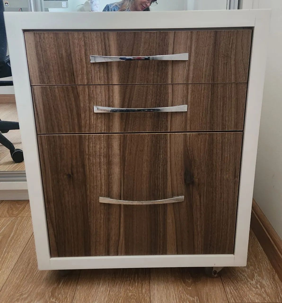 Gaveteiro de escitório em laca e madeira