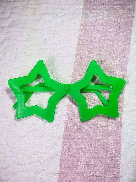 Óculos de Plástico em formato de Estrelas - Verde - Foto 5