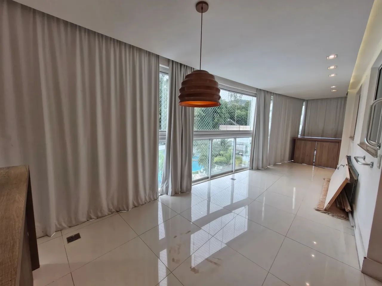 Aluguel de Apartamento na  Freguesia/Jacarepaguá - 3 quartos, 1 suíte, 2 salas e vista des