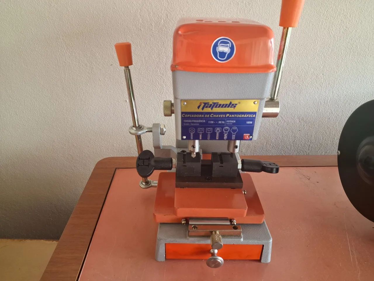 Vende-se Copiadora de Chaves Pantográfica. 