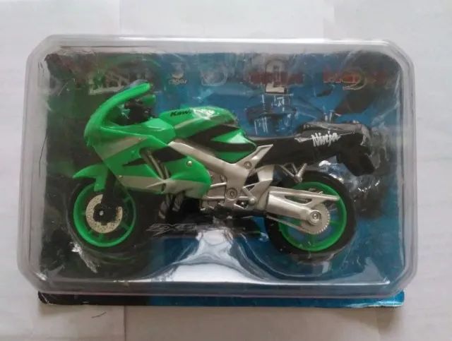 Miniatura Moto Kawasaki Ninja Zx9r Metal Maisto 1:18 - Hobbies e