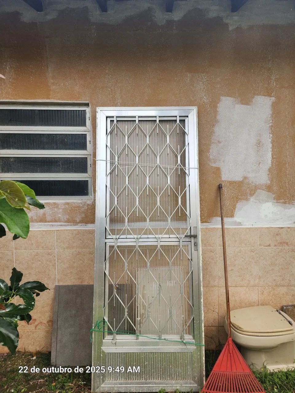 Aluminum Door in Silver Color with Security Grille and Glass