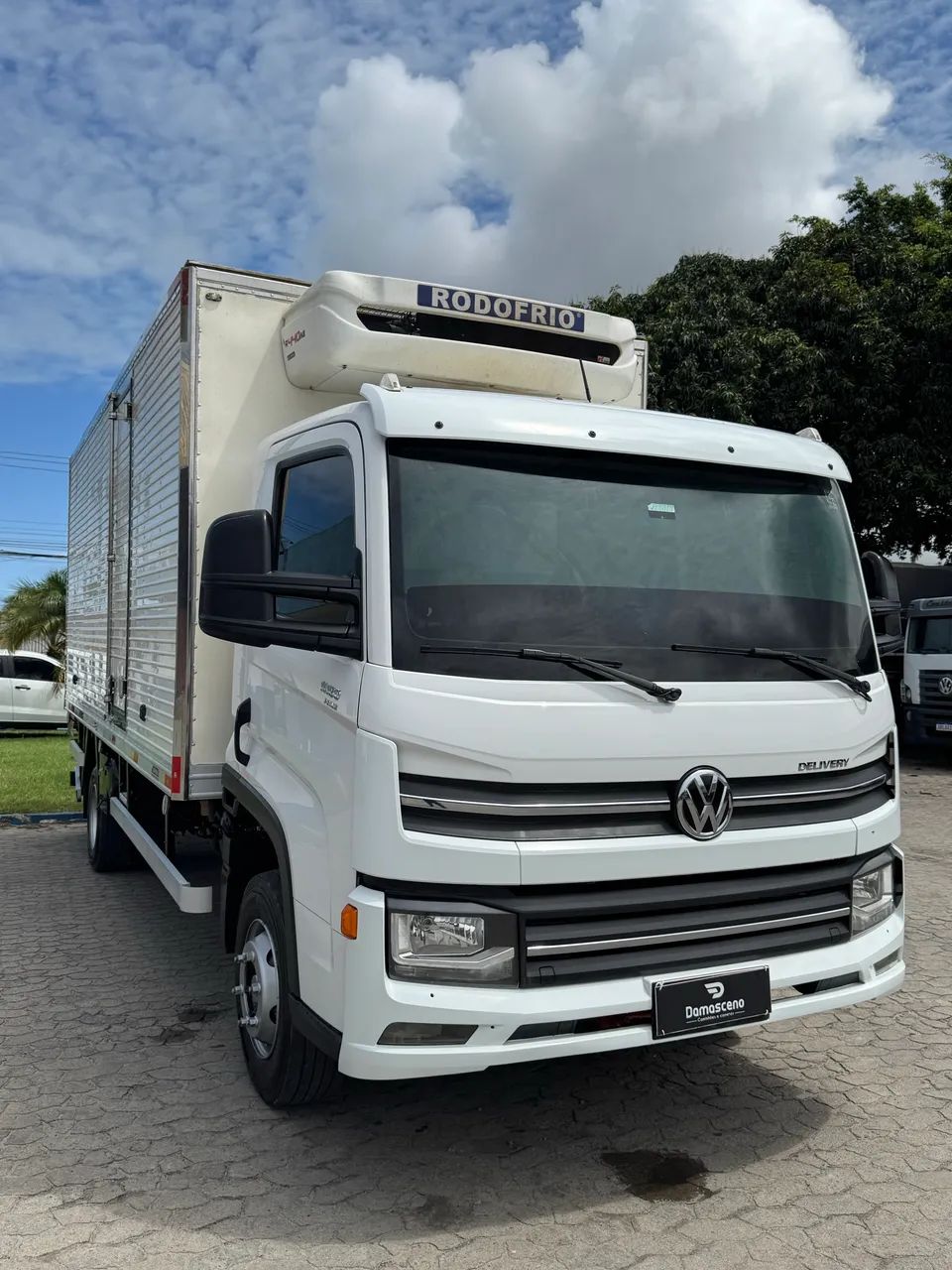 Caminhão Volkswagen Delivery 11.180 DRC 4x2 - Foto 4