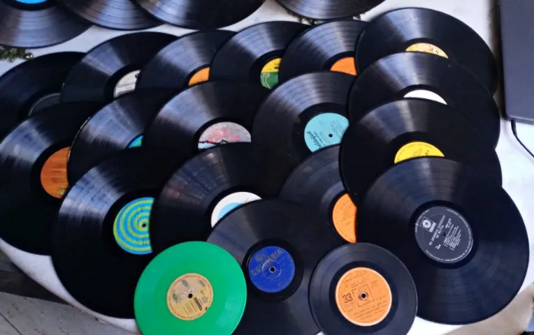 23 Discos de Vinil p/ decoração ou artesanato / LPs antigos