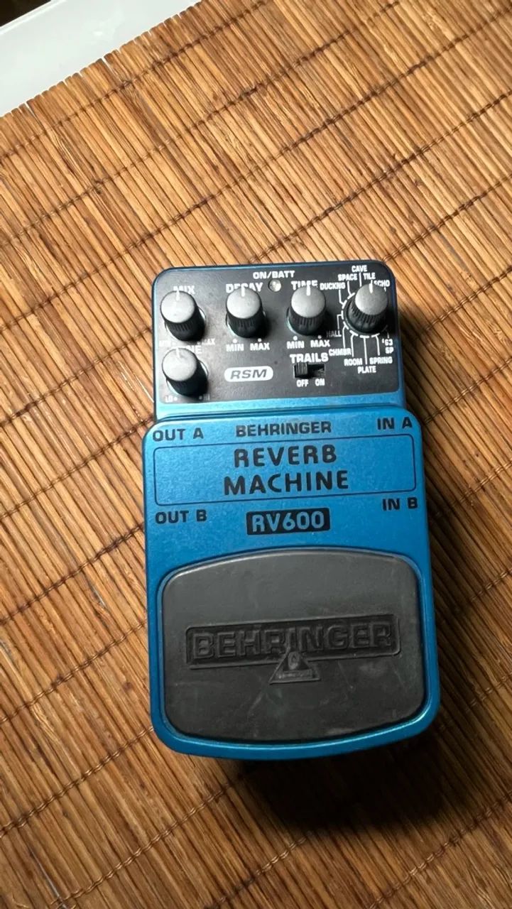 Pedal de Guitarra Behringer Reverb Machine RV600 - Instrumentos