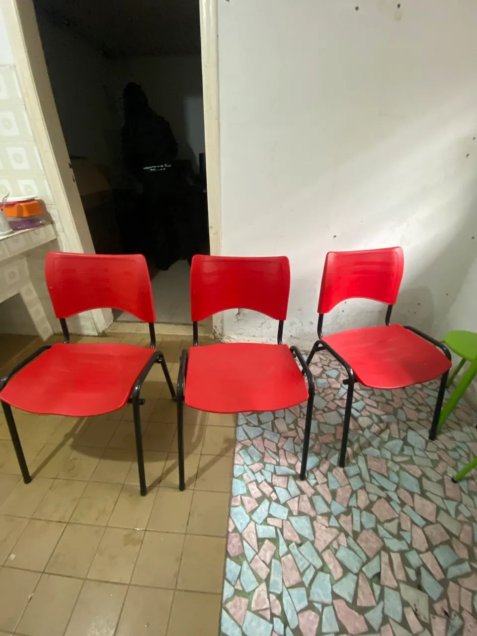 3 Cadeiras Vermelhas para Escritório/Comércio - Foto 3