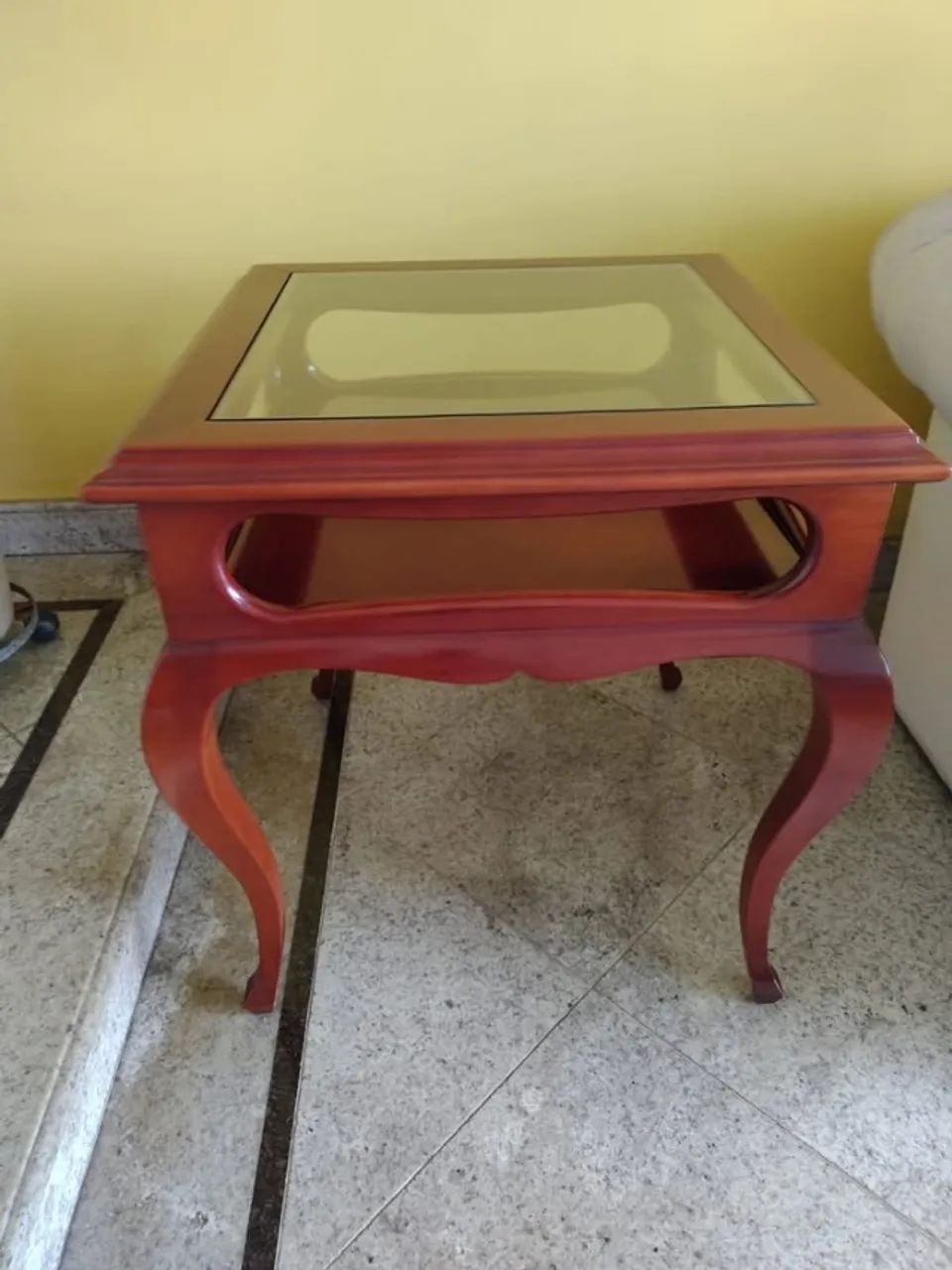 Mesa de Canto Clássica em Madeira com Vidro