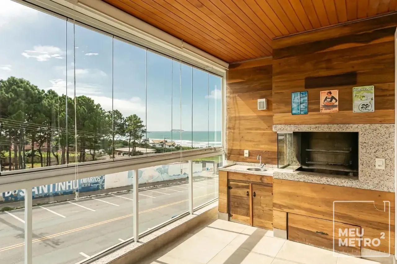 Apartamento à venda com 2 dormitórios, no Santinho, em Florianópolis.