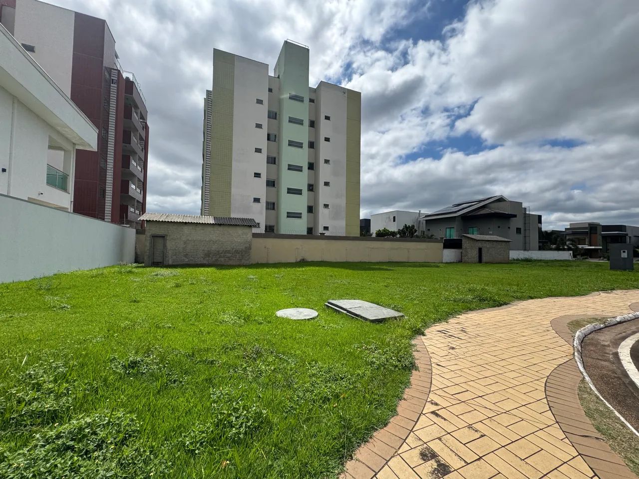 Terreno condomínio Versalhes 