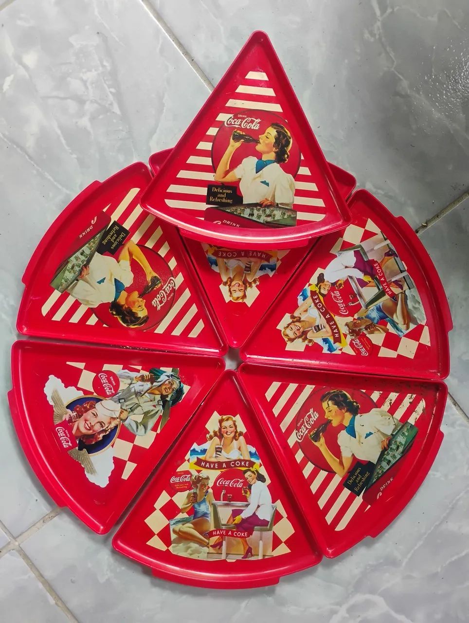 Lote de pratos da coca cola em bom estado.