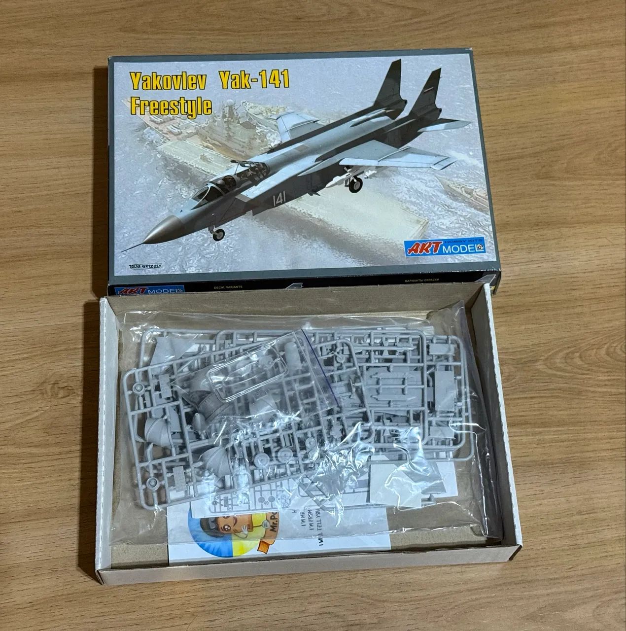 Yakovlev Yak-141 escala 1/72 - Foto 3
