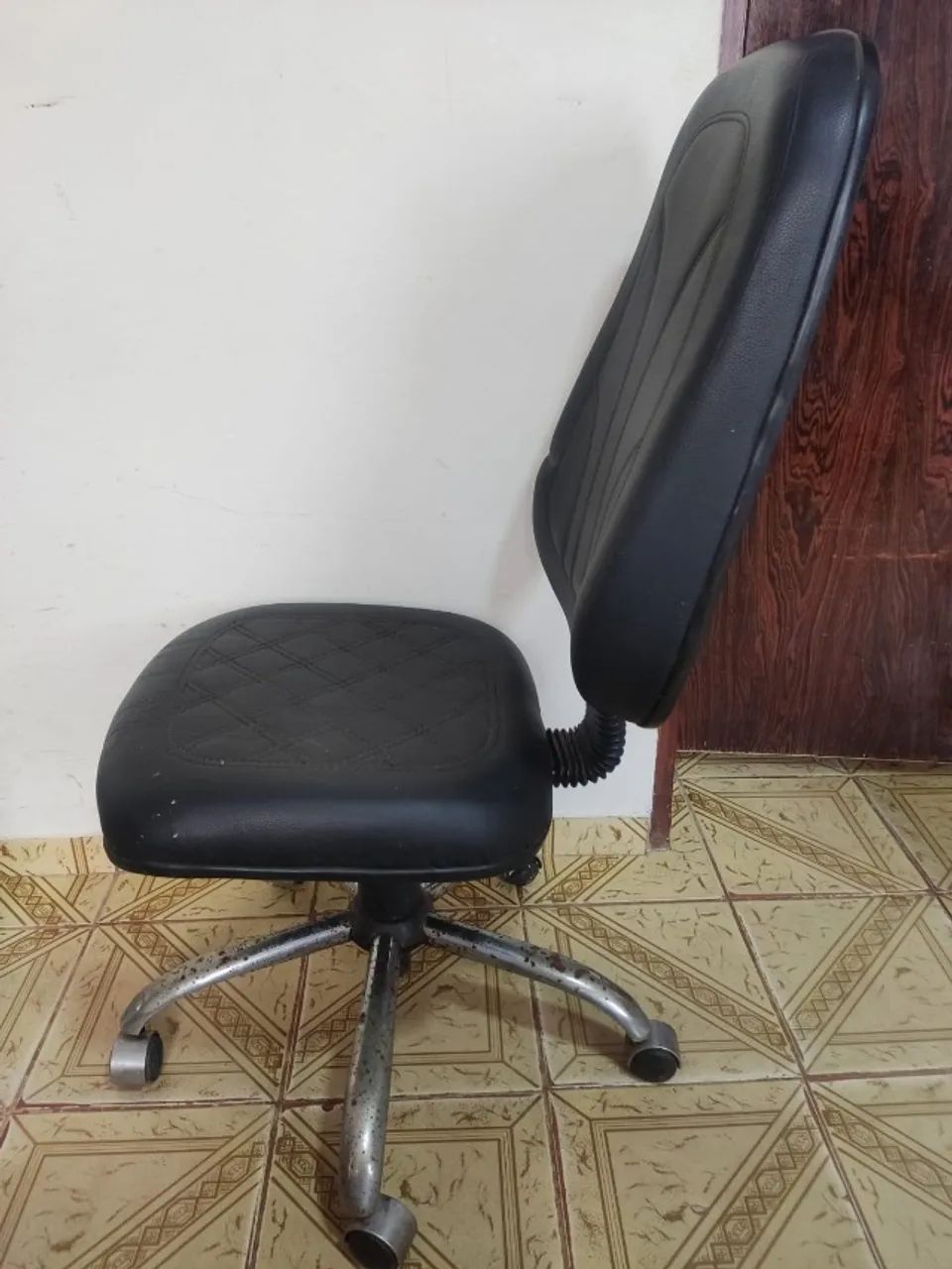 1- Cadeira de Escritório Presidente  R$ 200,00  99811.8754 - Foto 2