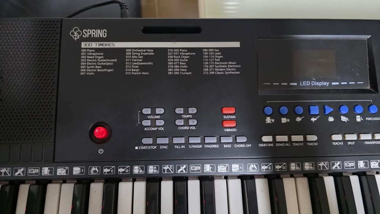 Teclado Musical Spring NEW TC-161 com 61 teclas. - Instrumentos