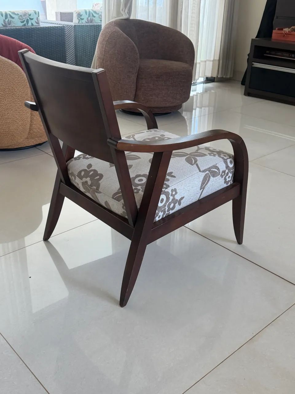 Poltrona de Madeira estofada  - Foto 4