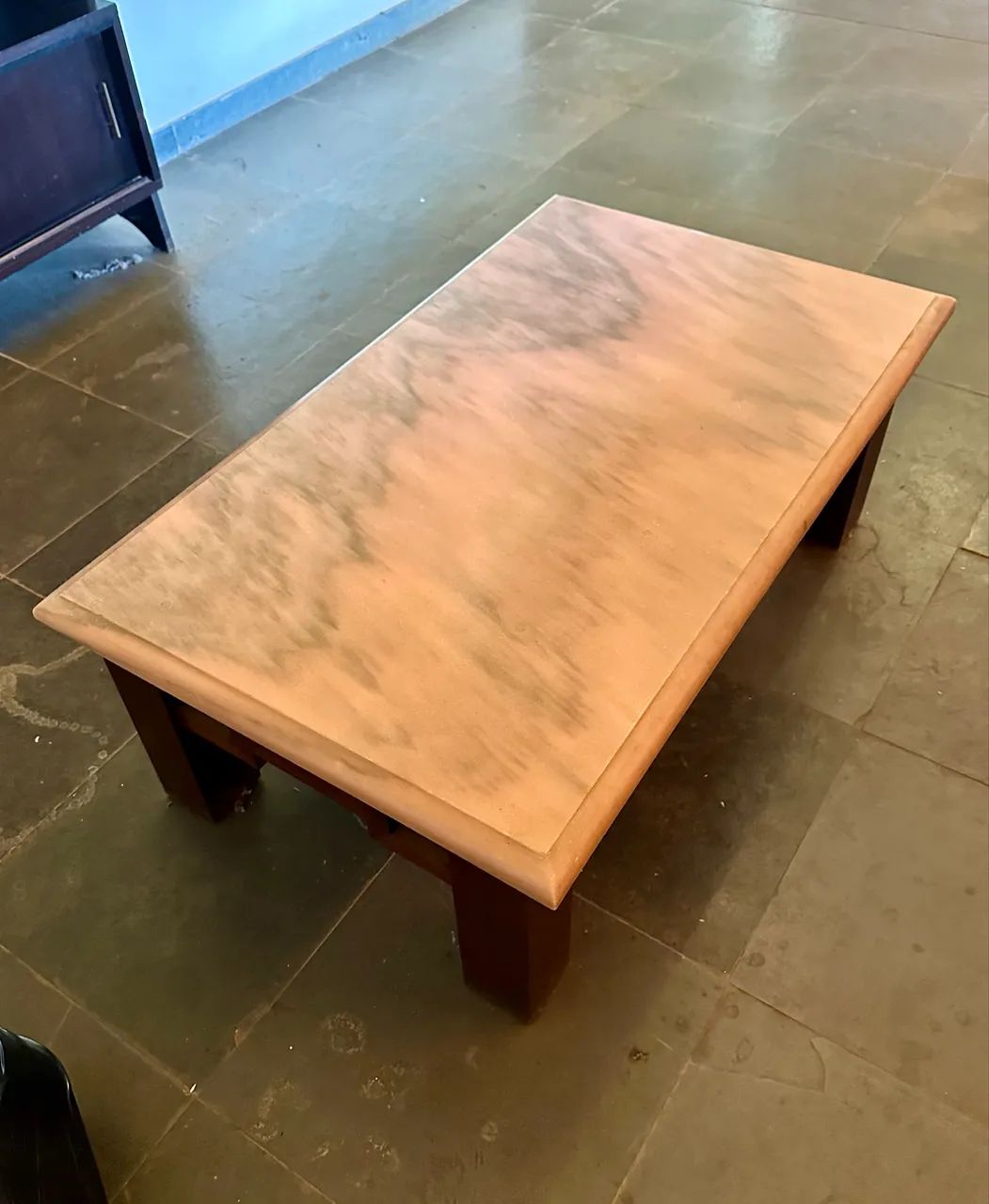 Mesa de centro de madeira maciça com tampo de mármore  - Foto 5