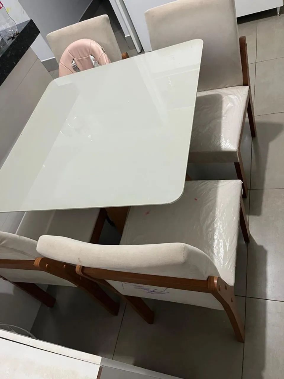 Mesa com 4 cadeiras  - Foto 2