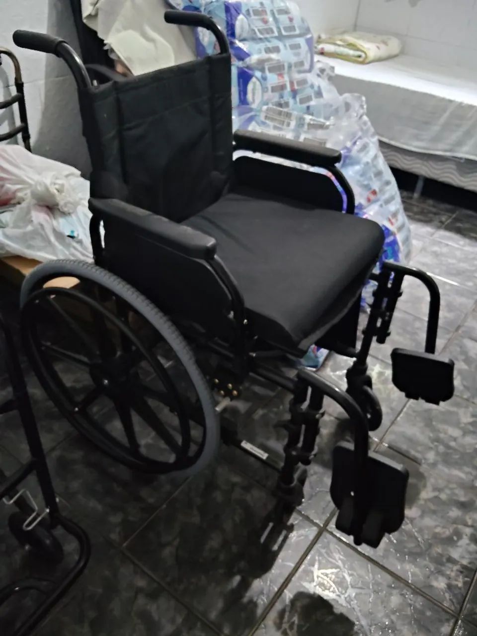 Cadeira de rodas nova - Foto 3