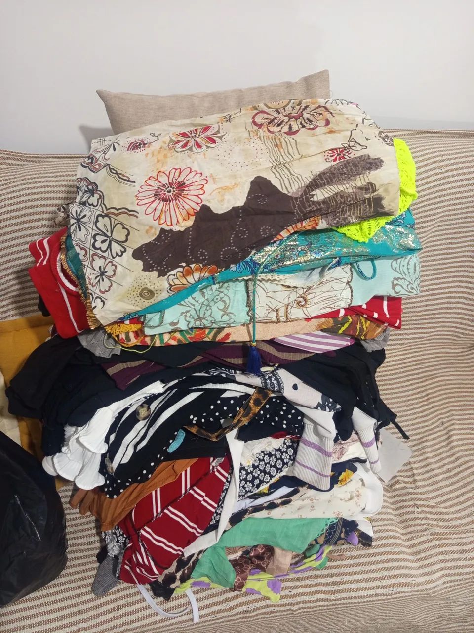 75 peças de roupas semi novas  - Foto 3