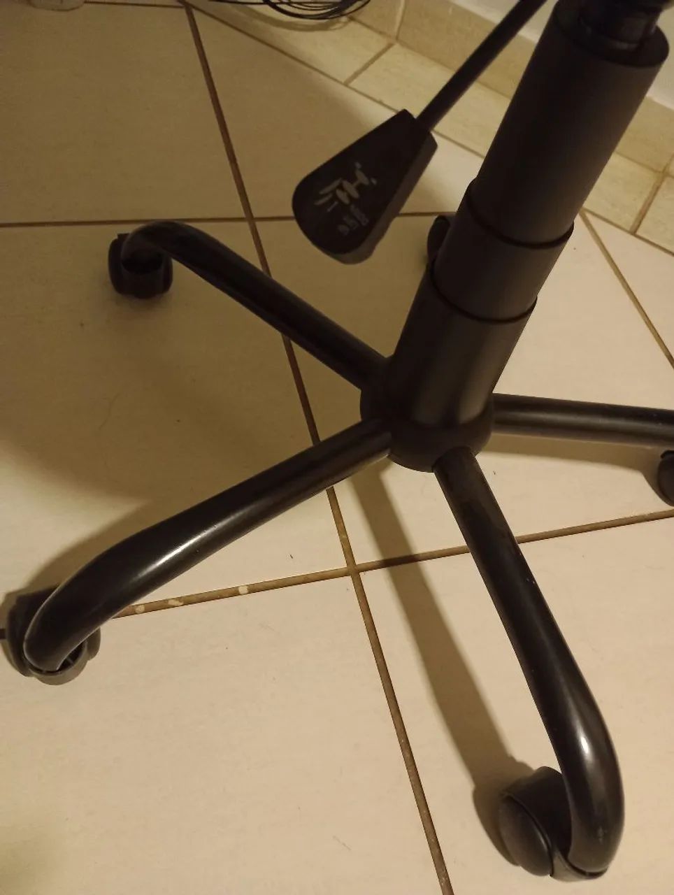 Cadeira com rodinhas  - Foto 2