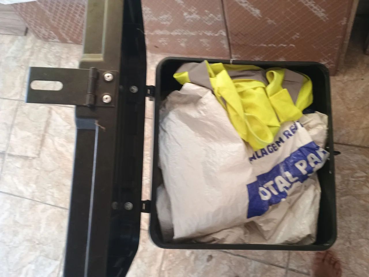 VENDO BAU MOTO E SUPORTE  COMPLETO - Foto 3