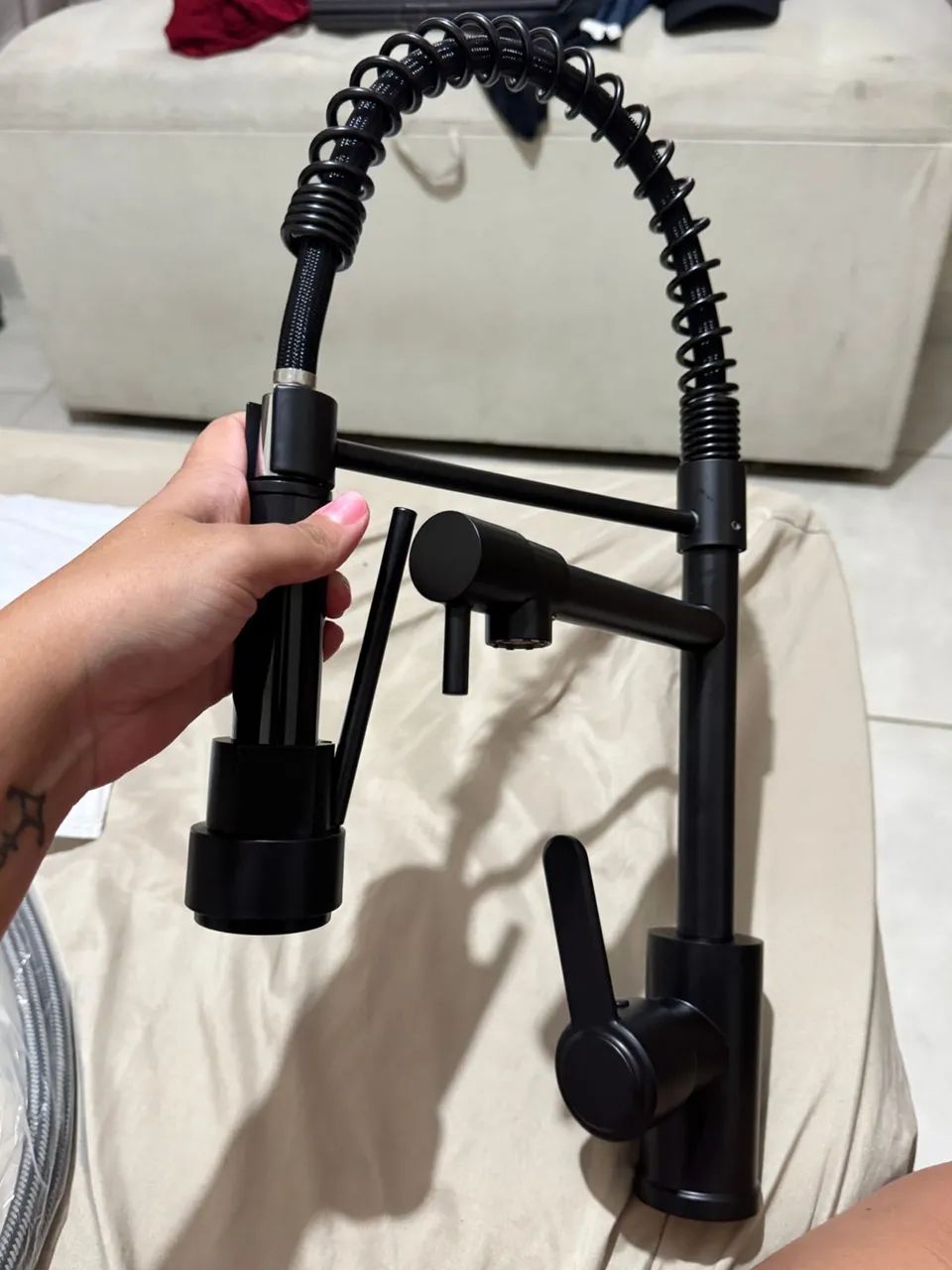 Vendo torneira gourmet preta - Foto 5