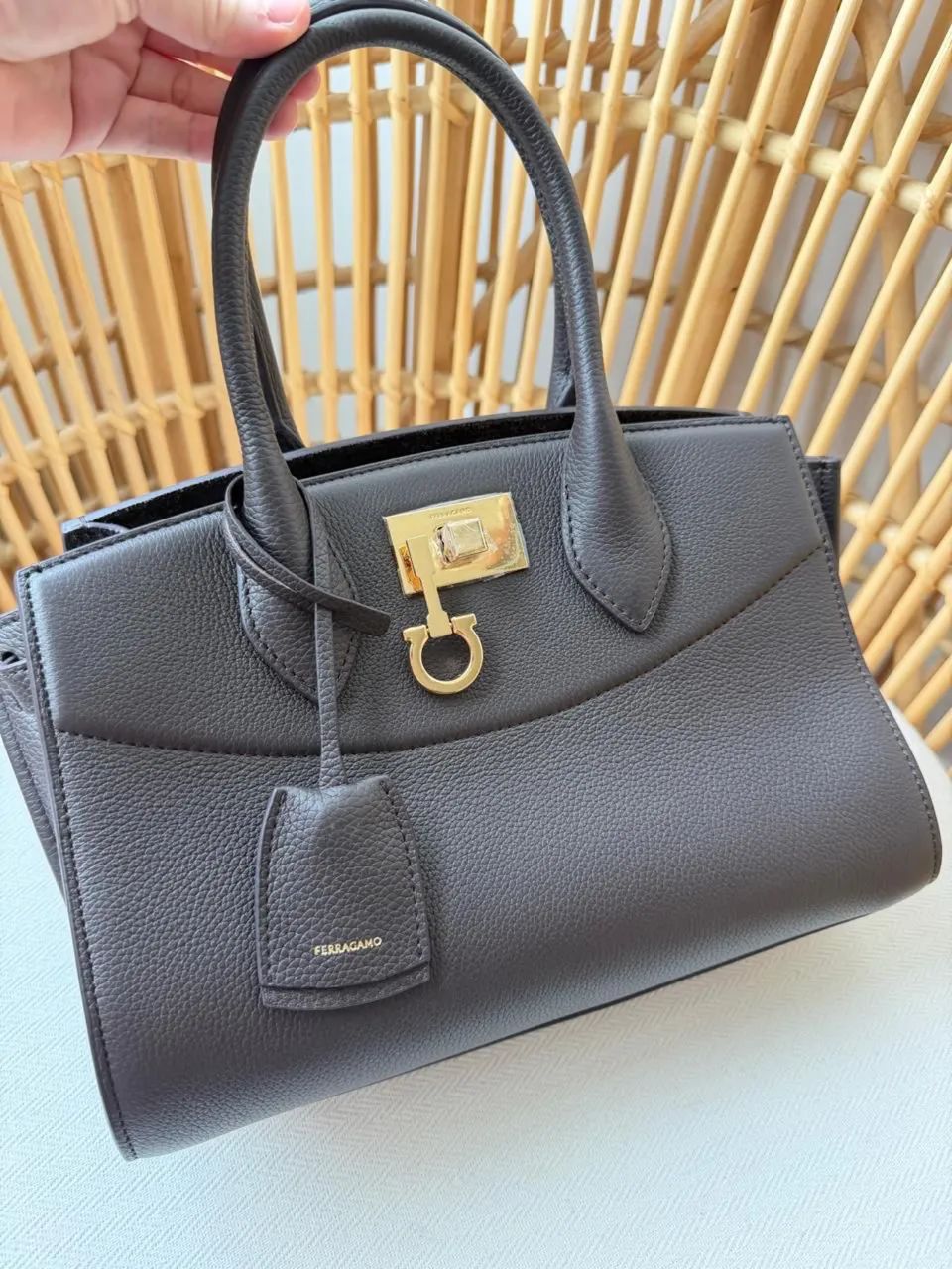 Bolsa Ferragamo pequena 