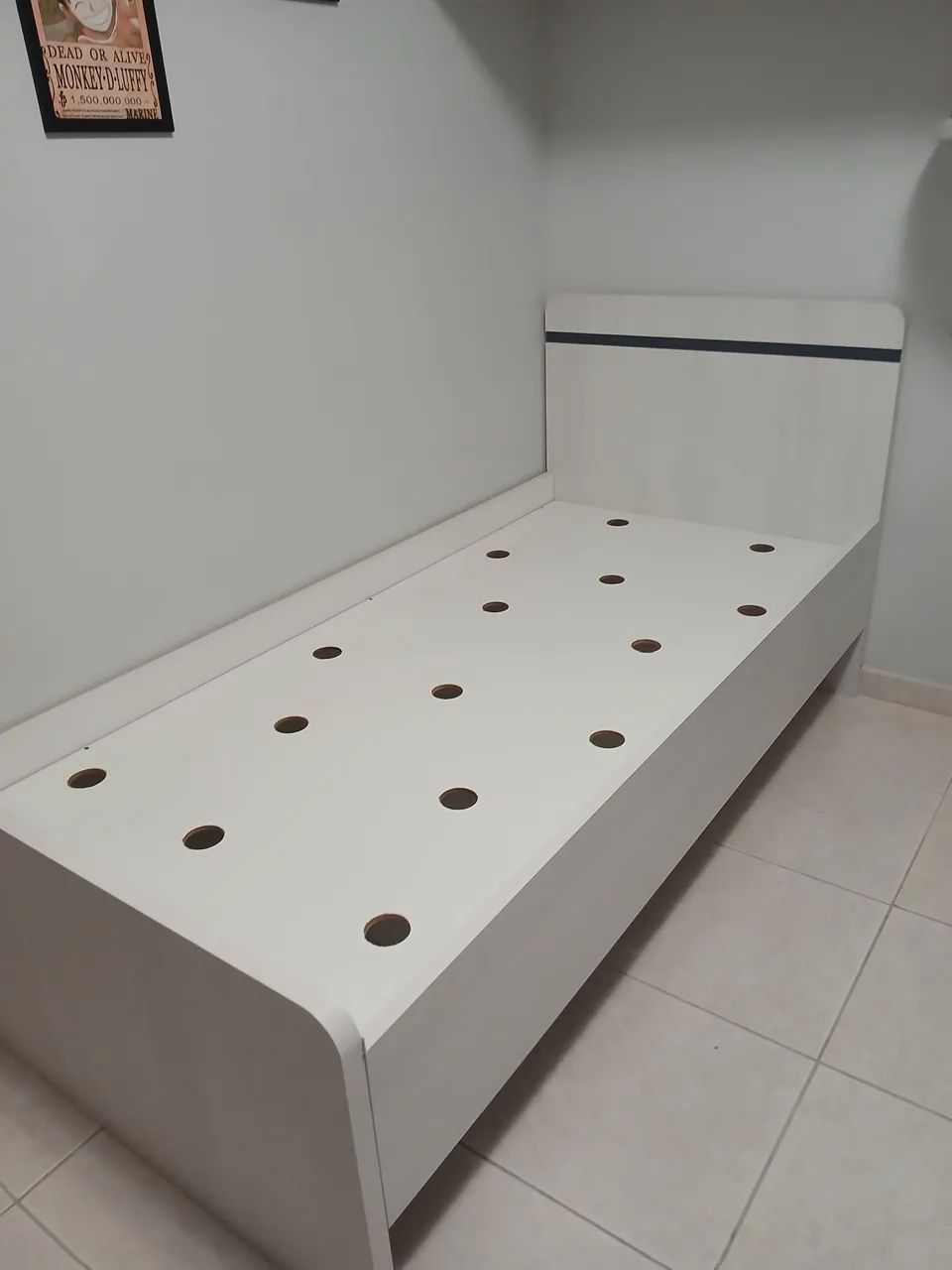 Cama solteiro em MDF