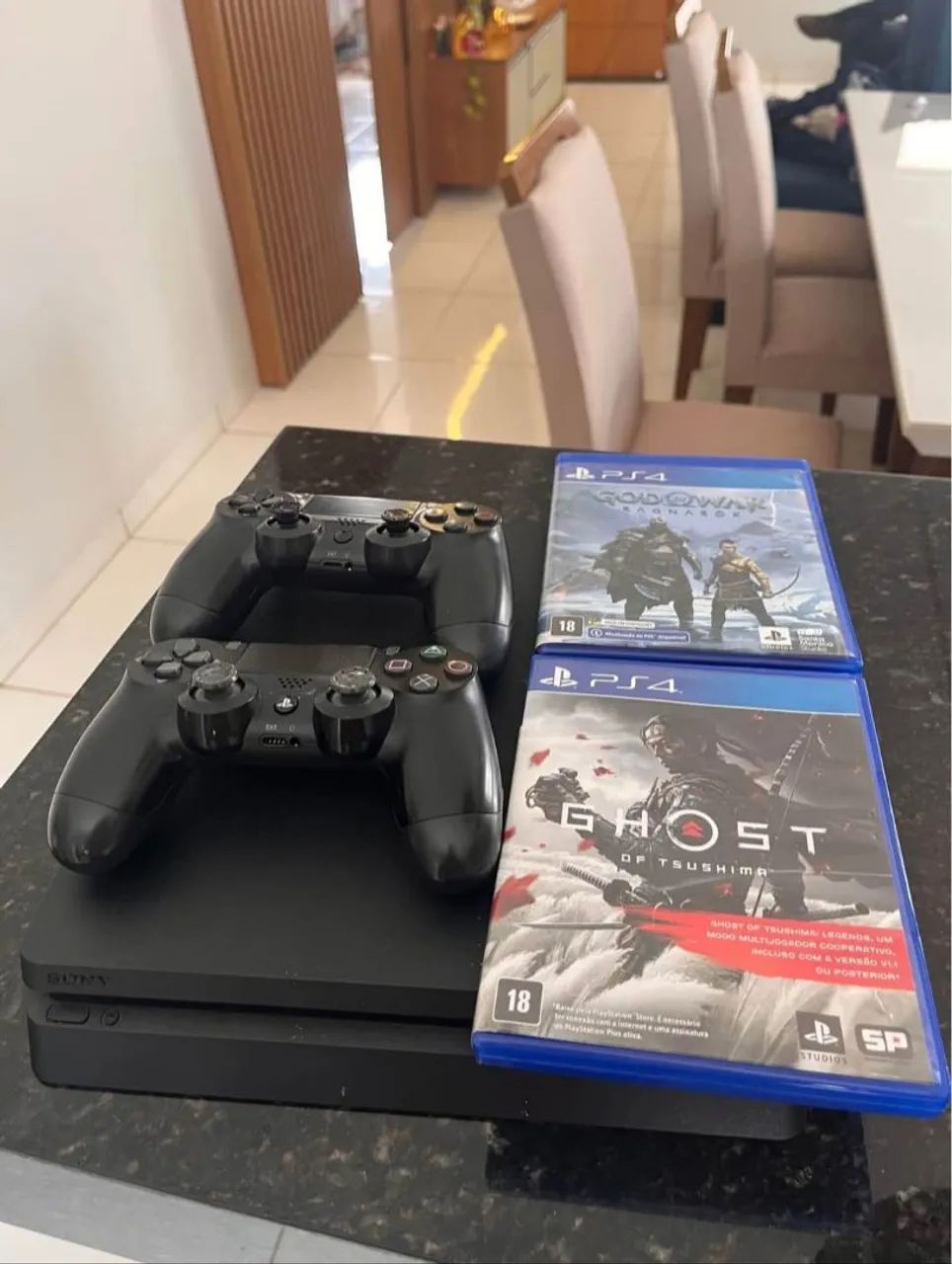Ps4, 2 controles, mais jogos