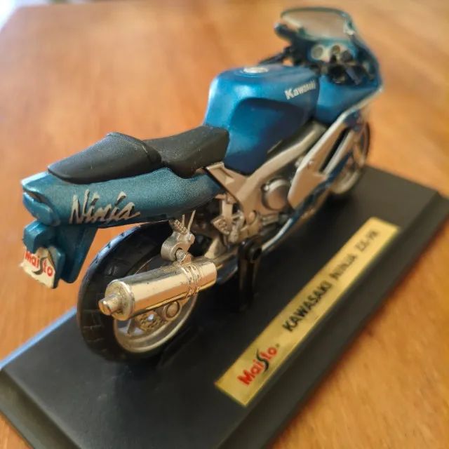 Miniatura Maisto Kawasaki Ninja ZX-9R azul - 1:18 - Hobbies e