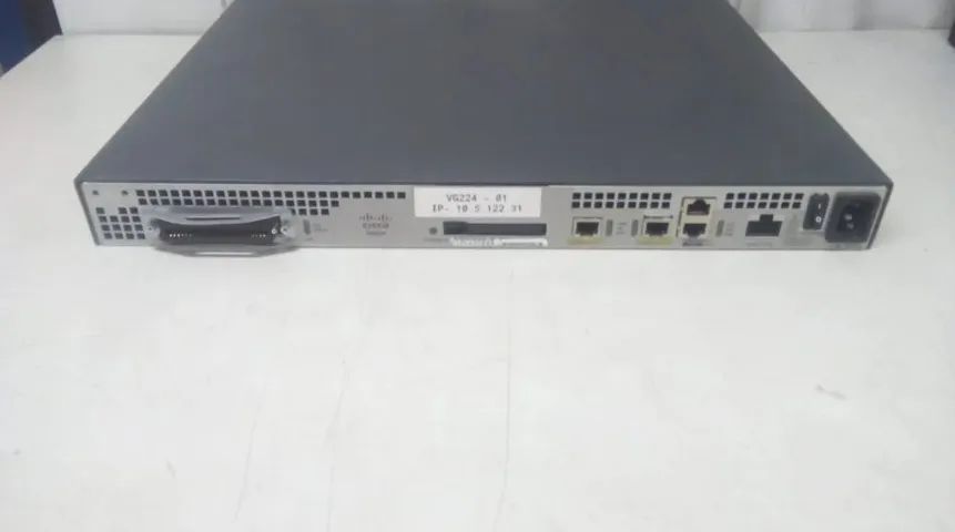 Gateway Voz Analógico Cisco VG224 com 2 Portas FXO e 2 Portas FXS - Foto 2