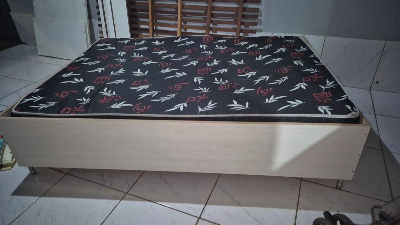 Vendo cama de casal 