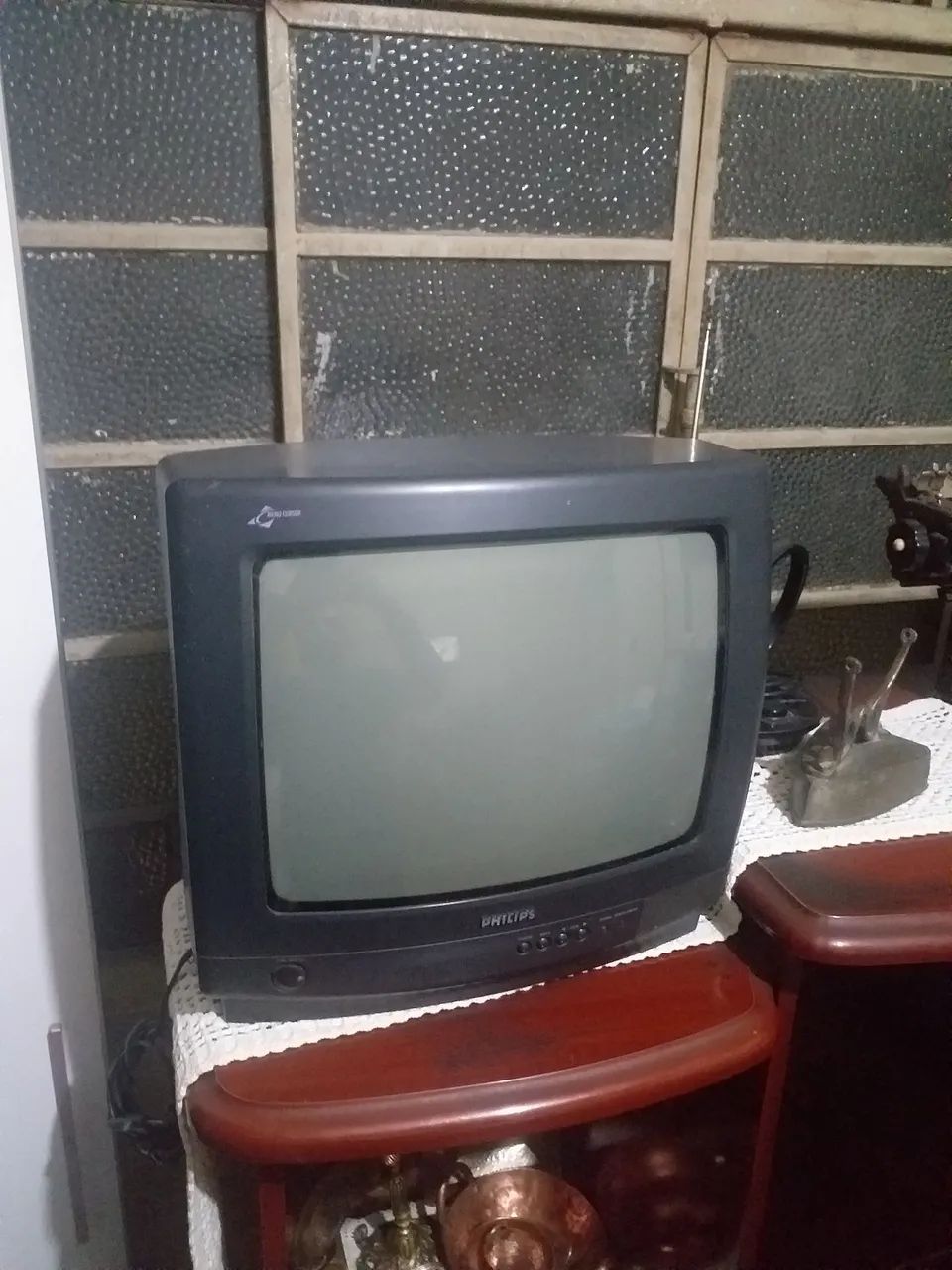 ANTIGUIDADE - TV de tubo Philips 14 polegadas