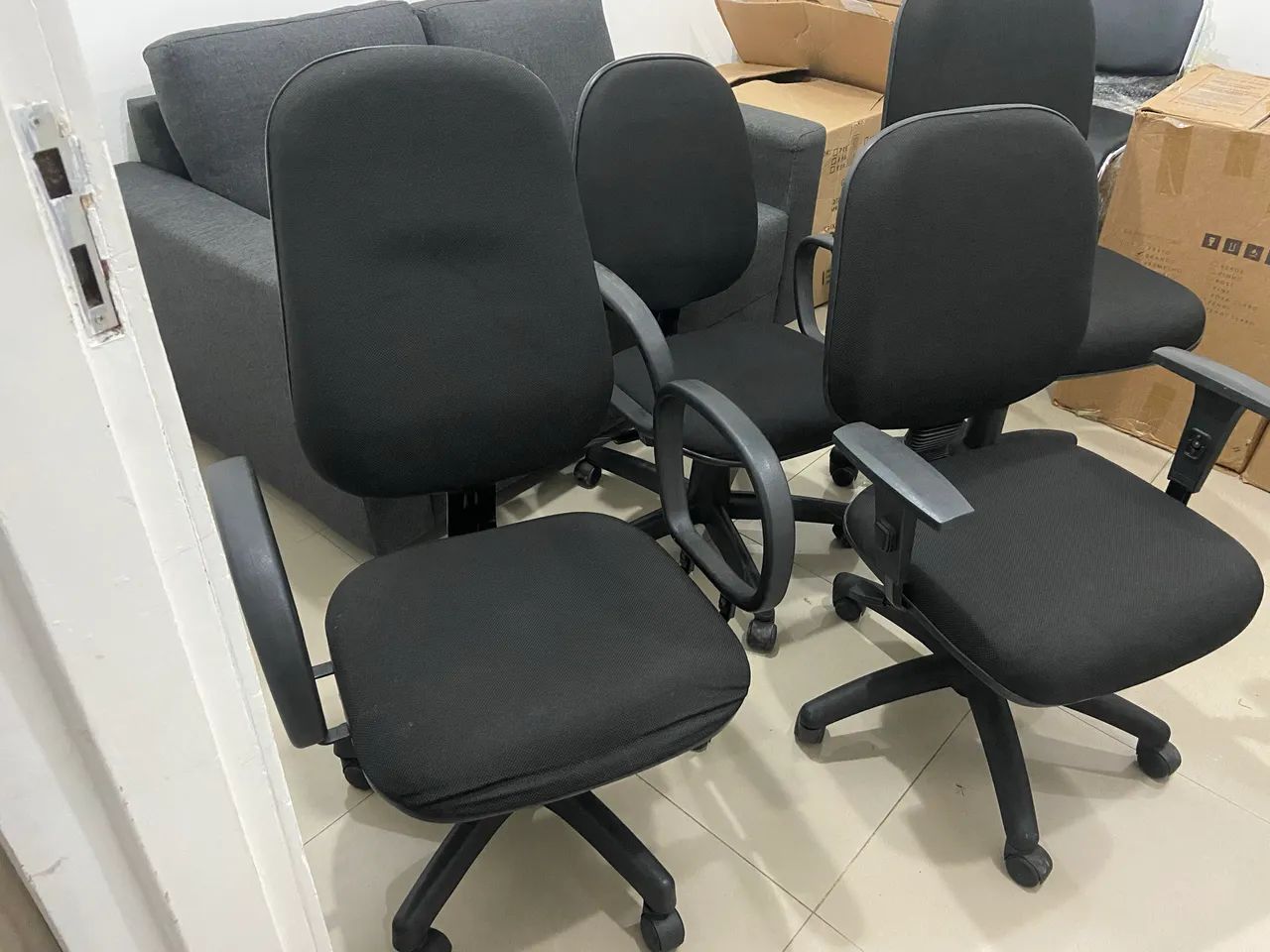Cadeira de escritório semi novas $220,00 cada