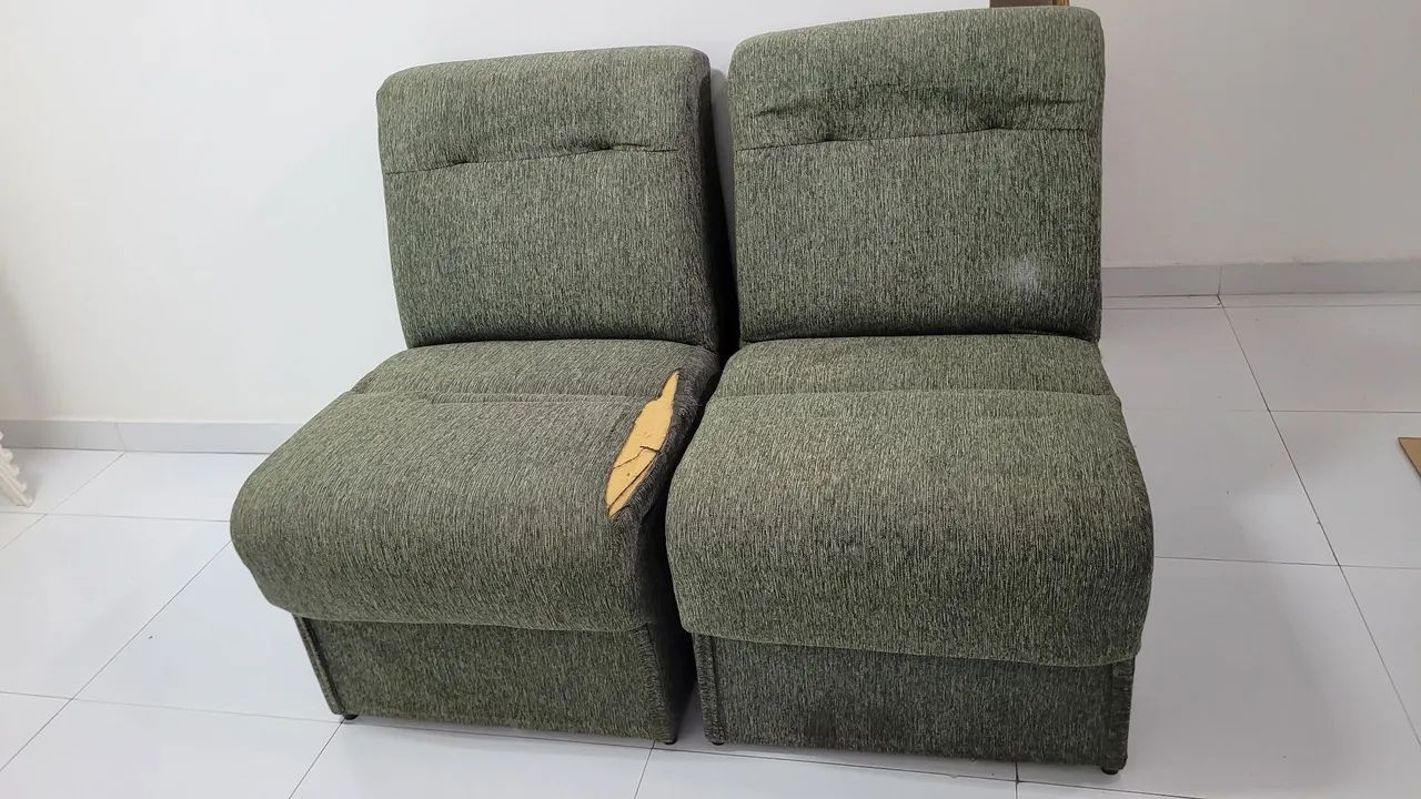 Duas poltronas usadas