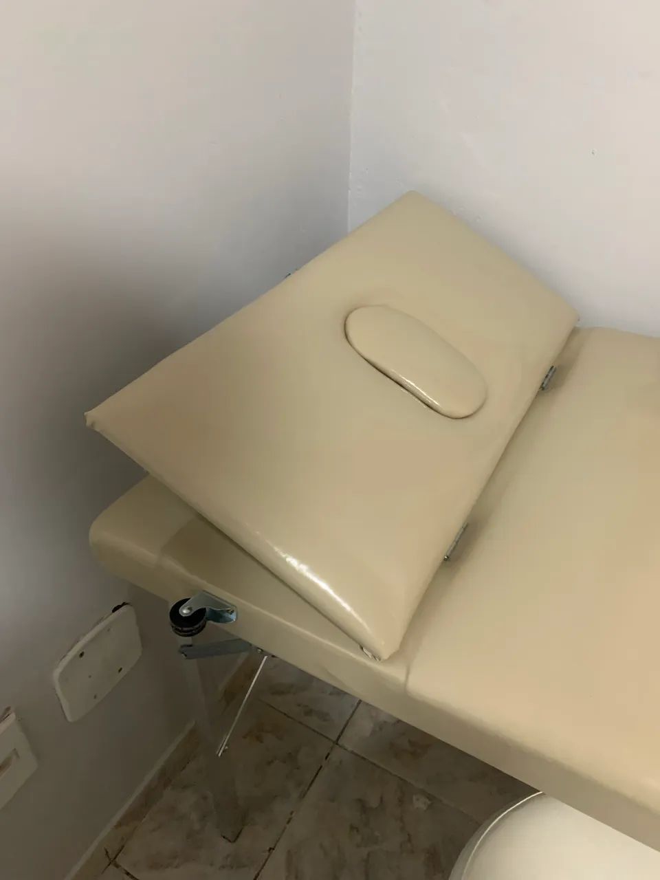 Maca, mocho e luminária com lupa - Foto 2