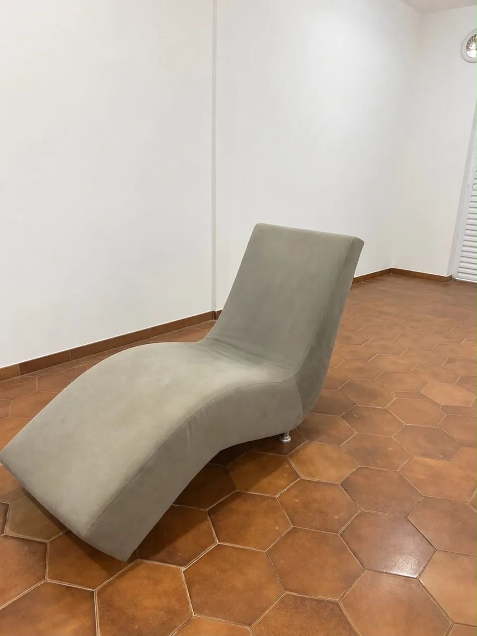 VENDO DIVÃ 