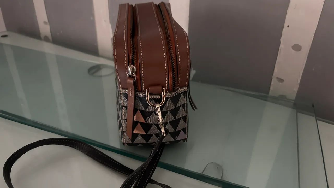 Bolsa Schutz Média Triângulo  - Foto 4