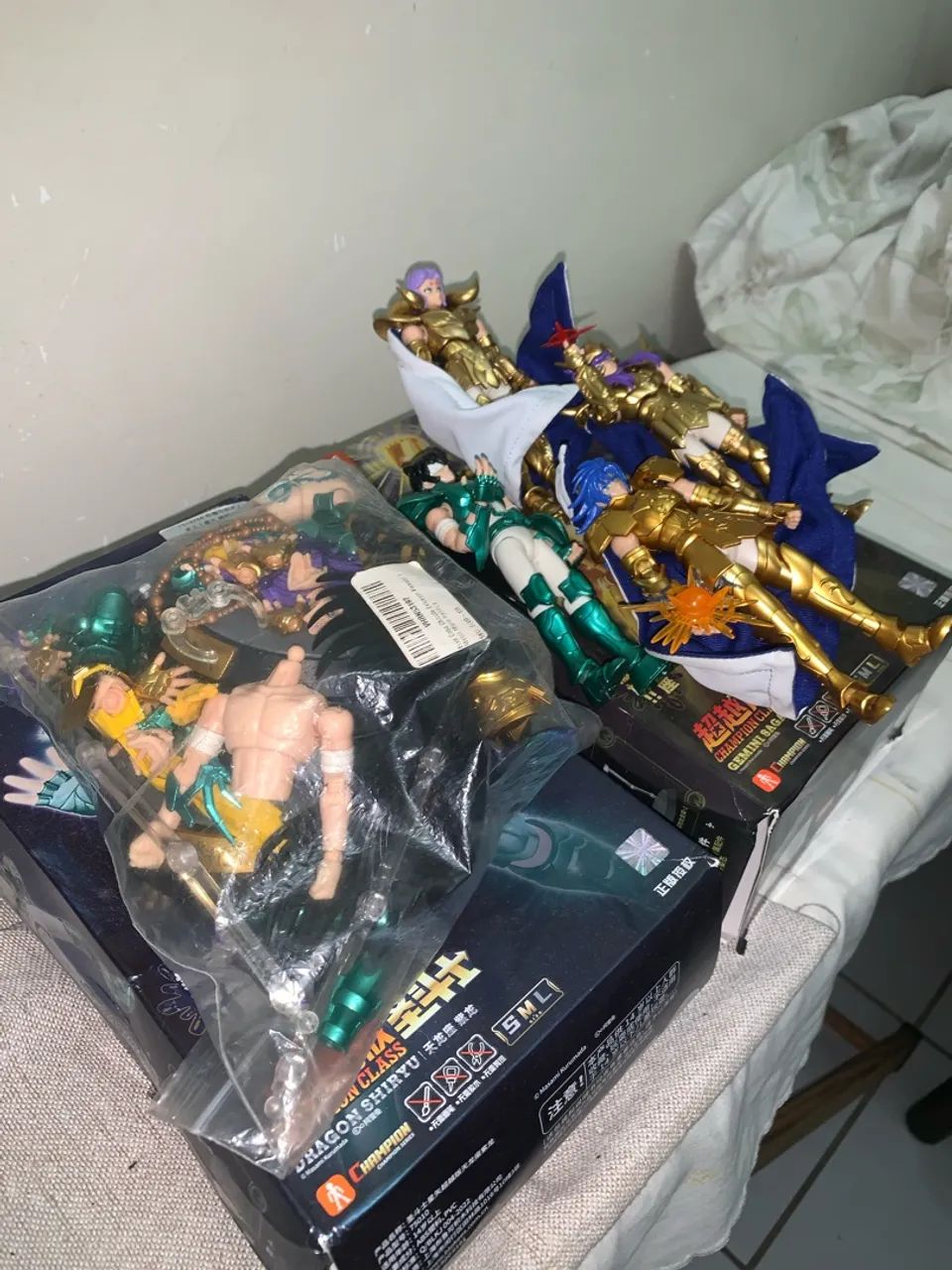 lote bonecos blokees saint seiya  - Foto 2