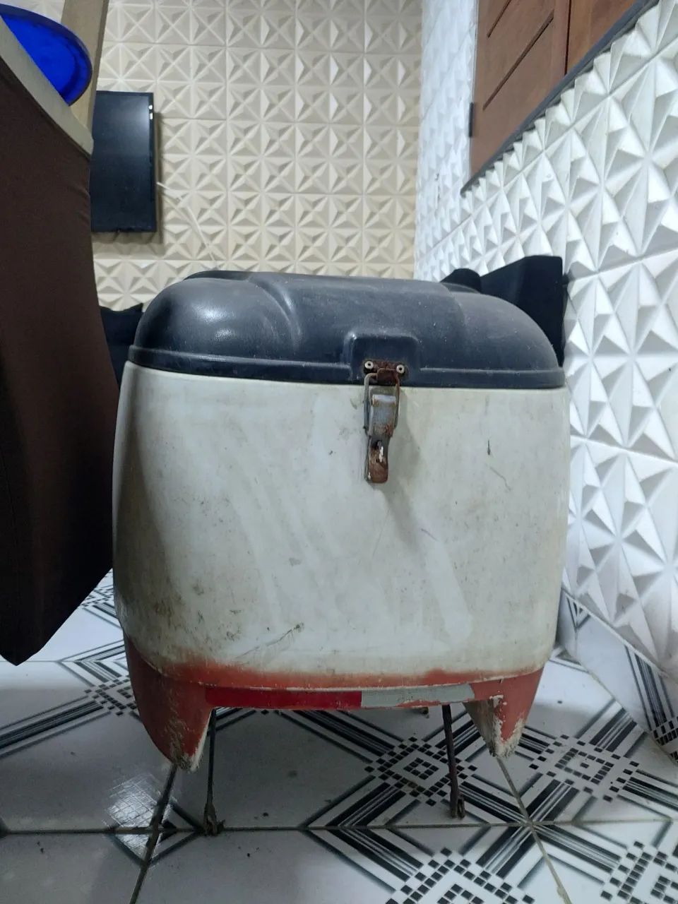Baú para Moto à Venda ? Prático e Espaçoso!
